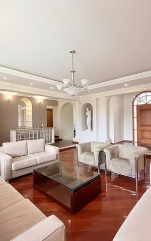 Casa de condomínio à venda com 483m², 6 quartos e 8 vagasSala de Estar