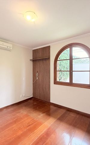 Casa de condomínio à venda com 483m², 6 quartos e 8 vagasSuíte 4