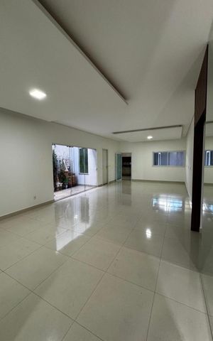 Casa para alugar com 230m², 3 quartos e 1 vaga Casa para alugar com 230m², 3 quartos e 1 vagaSala