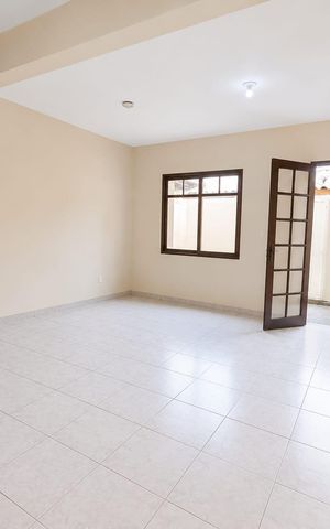 Casa para alugar com 120m², 2 quartos e 2 vagas Casa para alugar com 120m², 2 quartos e 2 vagasSala