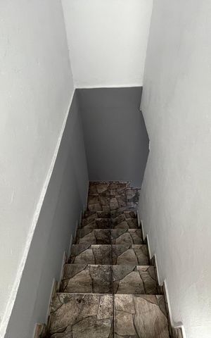 Casa para alugar com 55m², 3 quartos e sem vaga Casa para alugar com 55m², 3 quartos e sem vagaEscada