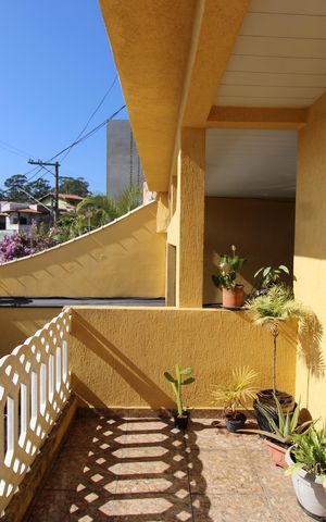 Casa à venda com 370m², 3 quartos e 8 vagasSala - Varanda
