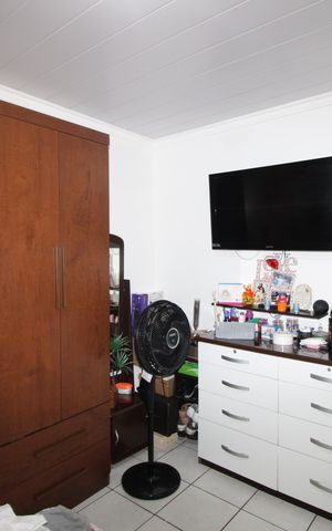 Casa à venda com 370m², 3 quartos e 8 vagasQuarto 2