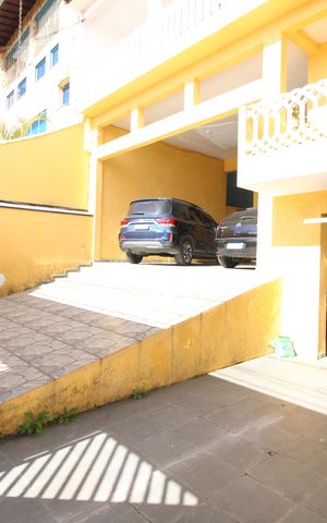 Casa à venda com 370m², 3 quartos e 8 vagasGaragem
