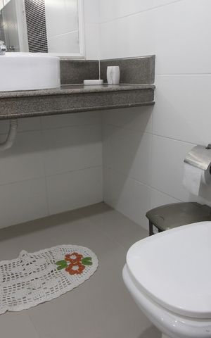 Casa de condomínio para alugar com 104m², 4 quartos e sem vagaBanheiro da Suíte 2