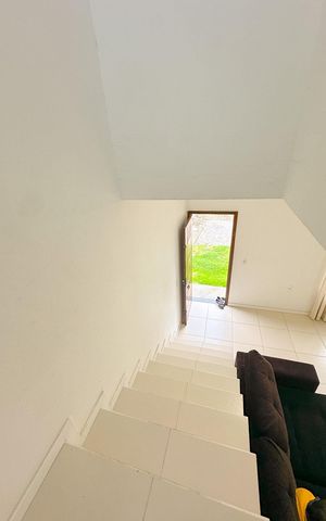 Casa para alugar com 110m², 2 quartos e 1 vagaEscada