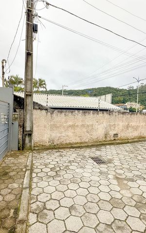 Casa para alugar com 42m², 2 quartos e sem vagaVista da Rua