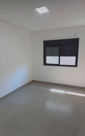 Casa de condomínio para alugar com 256m², 3 quartos e 4 vagas Casa de condomínio para alugar com 256m², 3 quartos e 4 vagasQuarto