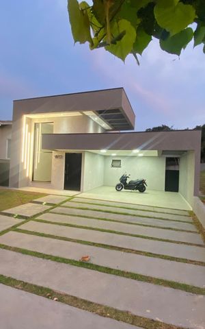Casa de condomínio para alugar com 256m², 3 quartos e 4 vagas Casa de condomínio para alugar com 256m², 3 quartos e 4 vagasFachada
