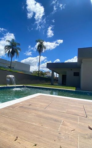 Casa de condomínio para alugar com 256m², 3 quartos e 4 vagas Casa de condomínio para alugar com 256m², 3 quartos e 4 vagasÁrea externa