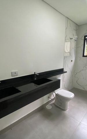 Casa de condomínio para alugar com 256m², 3 quartos e 4 vagas Casa de condomínio para alugar com 256m², 3 quartos e 4 vagasBanheiro