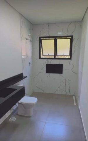 Casa de condomínio para alugar com 256m², 3 quartos e 4 vagas Casa de condomínio para alugar com 256m², 3 quartos e 4 vagasBanheiro