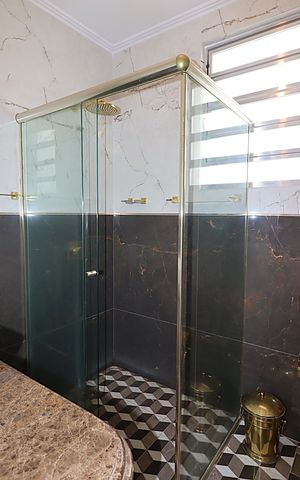 Casa à venda com 262m², 5 quartos e 1 vagaSobrado Banheiro 
