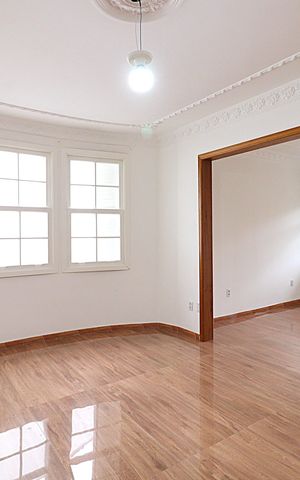 Casa à venda com 262m², 5 quartos e 1 vagaSobrado sala 2
