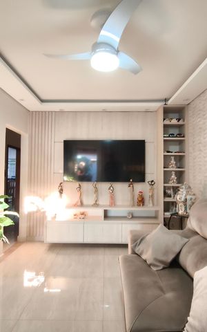 Casa à venda com 212m², 3 quartos e 3 vagas Casa à venda com 212m², 3 quartos e 3 vagasSala