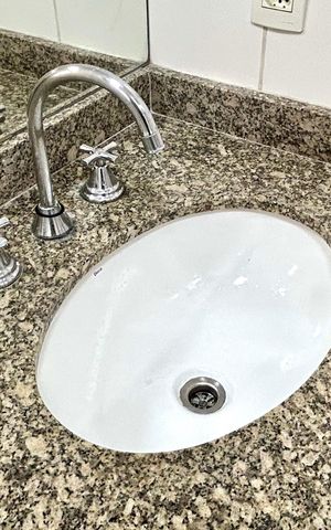 Apartamento à venda com 75m², 2 quartos e 2 vagas Apartamento à venda com 75m², 2 quartos e 2 vagasBanheiro da Suíte