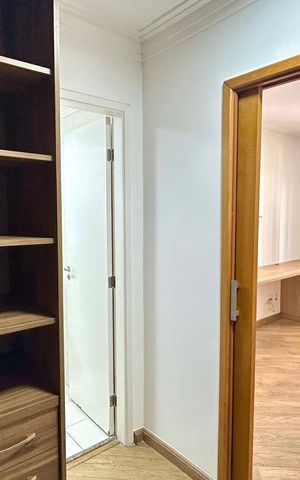 Apartamento à venda com 75m², 2 quartos e 2 vagas Apartamento à venda com 75m², 2 quartos e 2 vagasCloset da suíte