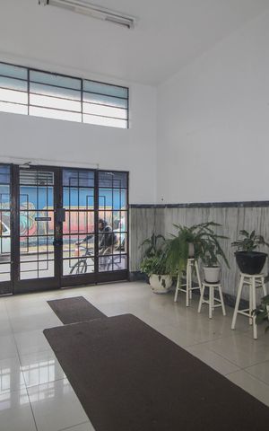 Apartamento à venda com 115m², 3 quartos e sem vaga Apartamento à venda com 115m², 3 quartos e sem vagaHall