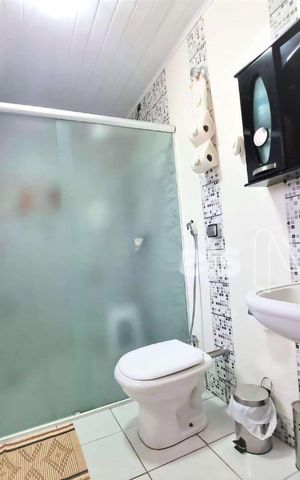 Casa de condomínio à venda com 220m², 4 quartos e 3 vagas Casa de condomínio à venda com 220m², 4 quartos e 3 vagasBanheiro 1