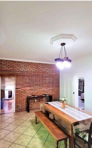 Casa de condomínio à venda com 220m², 4 quartos e 3 vagas Casa de condomínio à venda com 220m², 4 quartos e 3 vagasSala