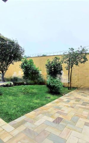 Casa de condomínio à venda com 220m², 4 quartos e 3 vagas Casa de condomínio à venda com 220m², 4 quartos e 3 vagasÁrea externa
