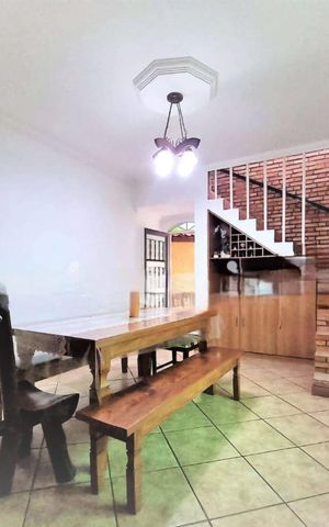 Casa de condomínio à venda com 220m², 4 quartos e 3 vagas Casa de condomínio à venda com 220m², 4 quartos e 3 vagasSala