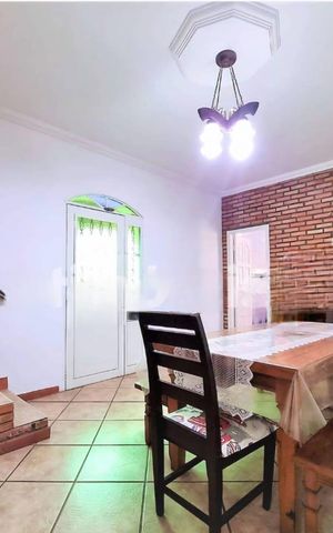 Casa de condomínio à venda com 220m², 4 quartos e 3 vagas Casa de condomínio à venda com 220m², 4 quartos e 3 vagasSala