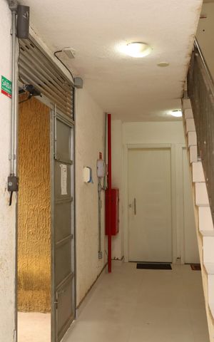 Apartamento para alugar com 38m², 2 quartos e sem vagaÁrea comum - Saguão do prédio