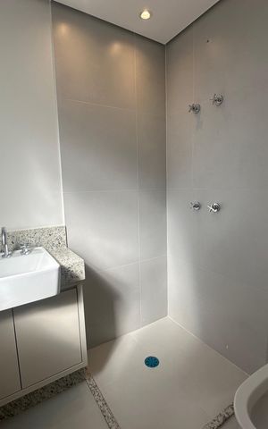 Apartamento à venda com 112m², 2 quartos e 2 vagas Apartamento à venda com 112m², 2 quartos e 2 vagasBanheiro da Suíte 1