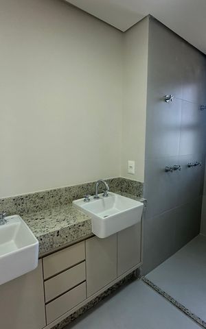 Apartamento à venda com 112m², 2 quartos e 2 vagas Apartamento à venda com 112m², 2 quartos e 2 vagasBanheiro da Suíte 2