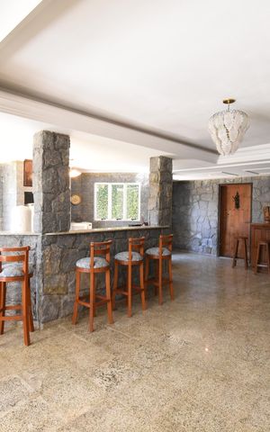 Casa à venda com 397m², 4 quartos e 4 vagasSalão de festas