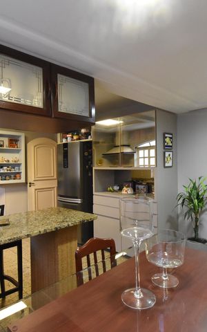Casa à venda com 397m², 4 quartos e 4 vagasCozinha
