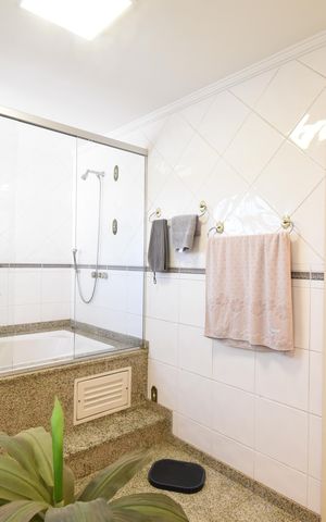 Casa à venda com 397m², 4 quartos e 4 vagasBanheiro da Suíte 1