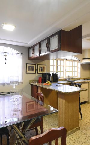 Casa à venda com 397m², 4 quartos e 4 vagasCozinha