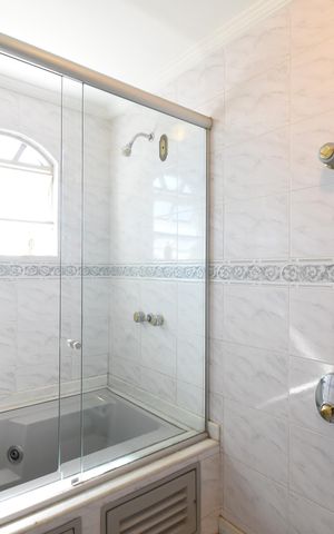 Casa à venda com 397m², 4 quartos e 4 vagasBanheiro da Suíte 4