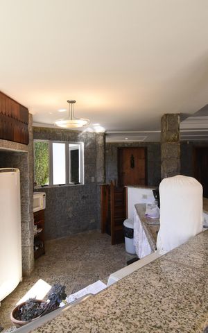 Casa à venda com 397m², 4 quartos e 4 vagasSalão de festas