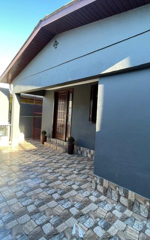 Casa à venda com 118m², 3 quartos e 1 vaga