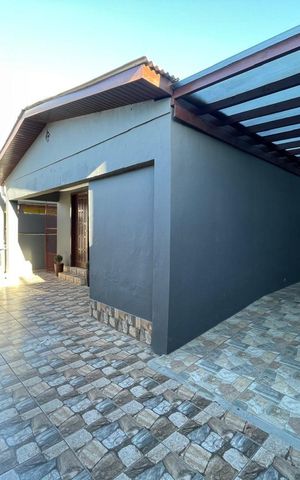 Casa à venda com 118m², 3 quartos e 1 vaga