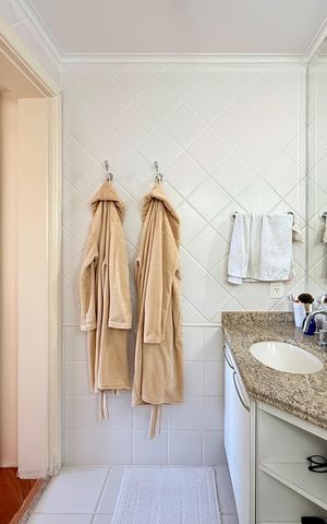 Apartamento para alugar com 120m², 4 quartos e 3 vagas Apartamento para alugar com 120m², 4 quartos e 3 vagasBanheiro Suíte 2