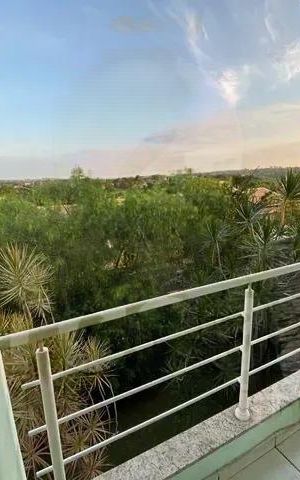 Casa de condomínio para alugar com 290m², 6 quartos e 2 vagas