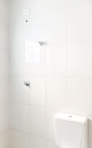 Casa de condomínio para alugar com 70m², 2 quartos e 1 vaga Casa de condomínio para alugar com 70m², 2 quartos e 1 vagaBanheiro da Suíte 2