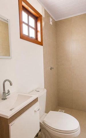 Casa para alugar com 64m², 2 quartos e 2 vagas Casa para alugar com 64m², 2 quartos e 2 vagasBanheiro 1