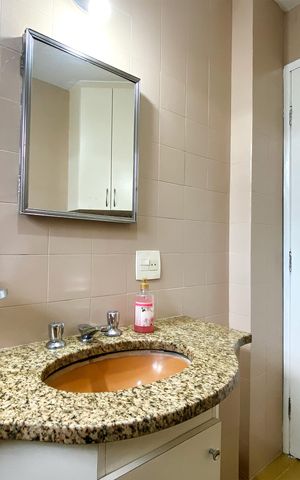 Apartamento à venda com 300m², 4 quartos e 3 vagas Apartamento à venda com 300m², 4 quartos e 3 vagasBanheiro