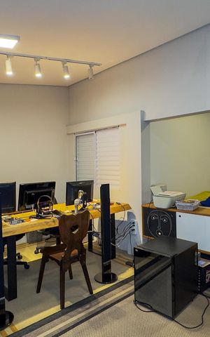 Casa para alugar com 500m², 2 quartos e 2 vagasEscritório