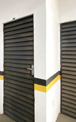 Apartamento à venda com 200m², 5 quartos e 3 vagas Apartamento à venda com 200m², 5 quartos e 3 vagasBox de Depósito