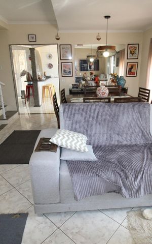 Casa para alugar com 200m², 3 quartos e 2 vagasSala