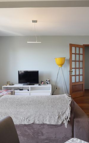Apartamento à venda com 74m², 2 quartos e 1 vagaSala de TV