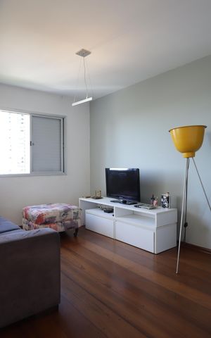 Apartamento à venda com 74m², 2 quartos e 1 vagaSala de TV