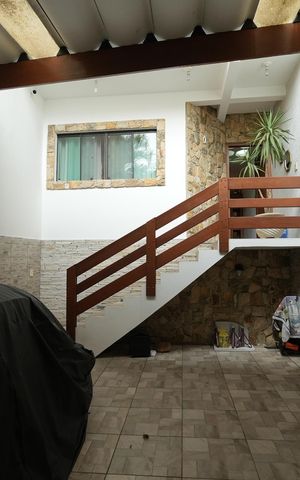 Casa à venda com 275m², 4 quartos e 4 vagasGaragem