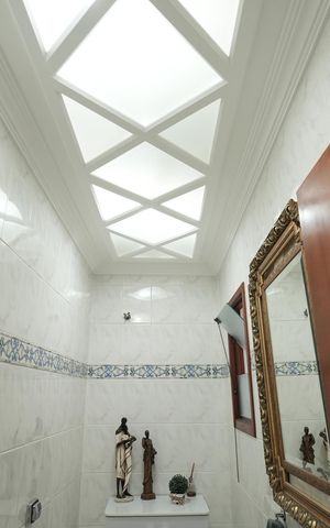 Casa à venda com 275m², 4 quartos e 4 vagasBanheiro Social